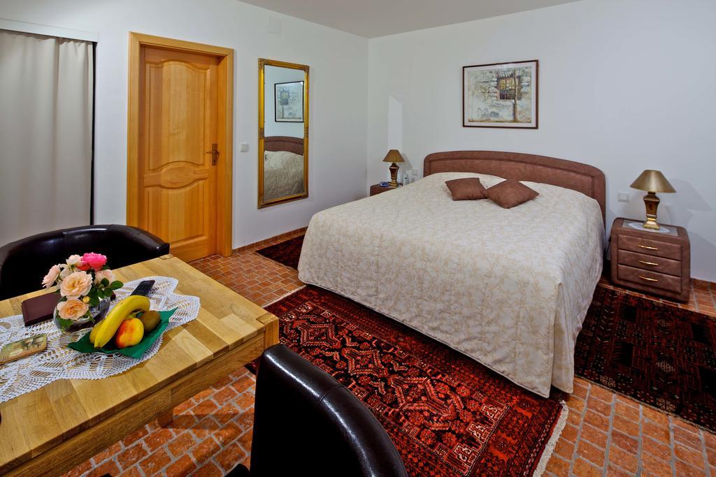 Gastehaus Samira Hotel Purbach am Neusiedlersee Quarto foto